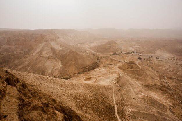 イスラエルのマサダの古代要塞の遺跡。