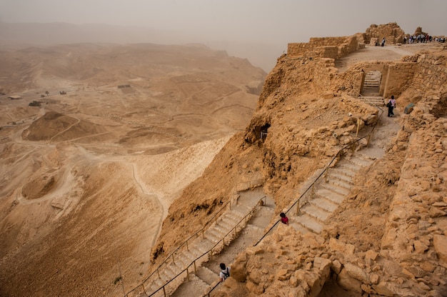 イスラエルのマサダの古代要塞の遺跡。