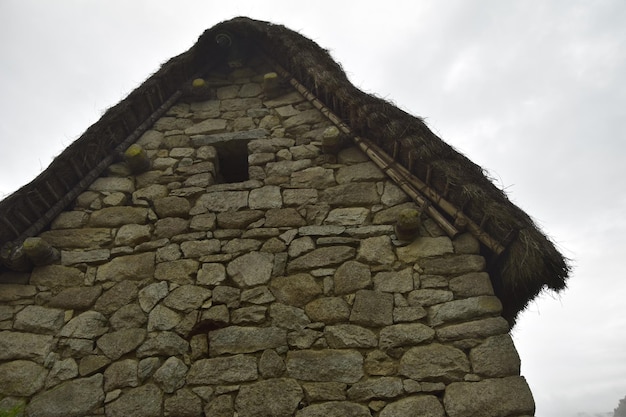 ペルーの霧の中の古代インカの都市マチュピチュの遺跡