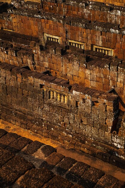 Rovine dell'antico tempio khmer a siem reap cambogia