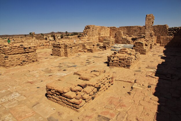 アフリカ、スーダンのサハラ砂漠にあるガザリの古代修道院の遺跡