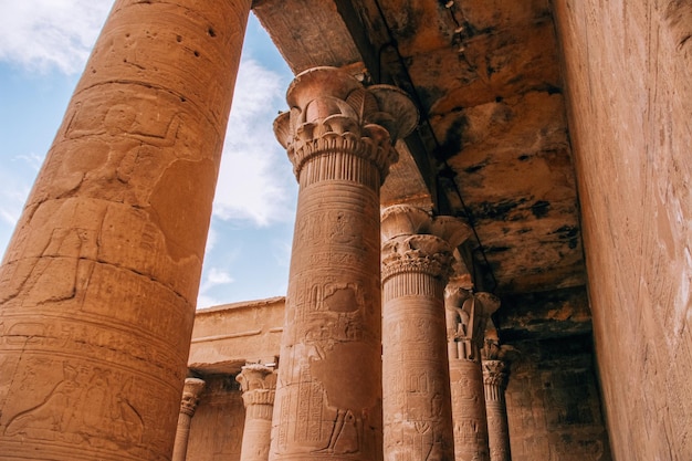 エジプトのエドフにあるホルスの古代寺院の遺跡
