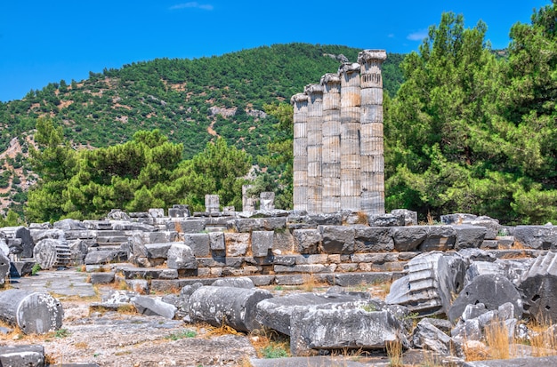 トルコ、プリエネの古代寺院の遺跡