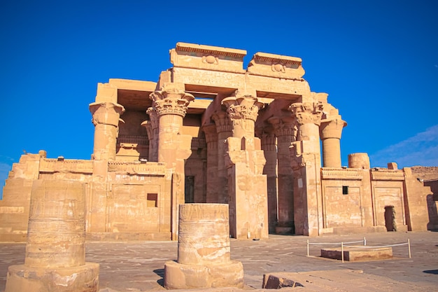 Photo the ruins of the ancient temple of sebek in kom  ombo egypt