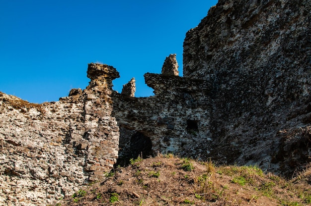 Photo the ruins of the castle in the city of khust transcarpathia