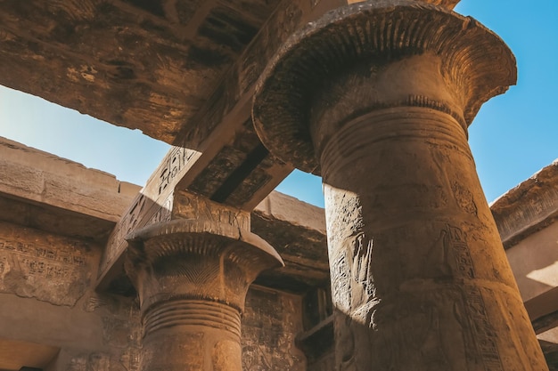 Foto rovine del tempio egizio di karnak, il più grande museo all'aperto di luxor