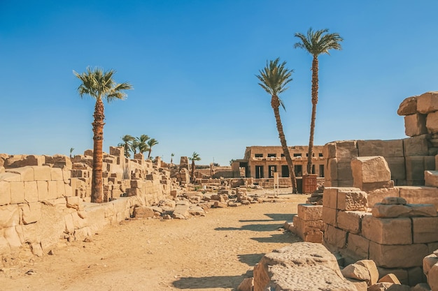 룩소르에서 가장 큰 야외 박물관인 이집트 카르낙 신전 유적