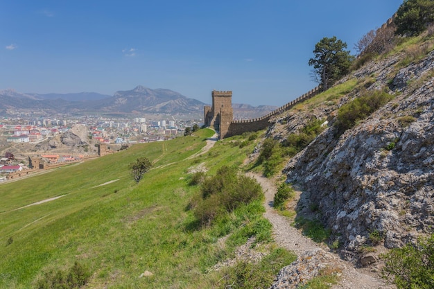 Rovine della fortezza di genova a sudak