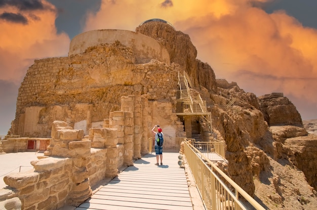 ユネスコが宣言したマサダイスラエル世界遺産の要塞にあるヘロデ城の遺跡