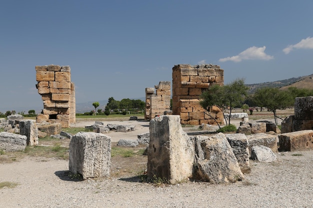 Руины древнего города Хиераполис в Турции