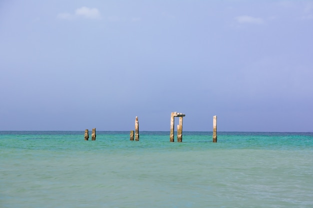 写真 海の中の遺跡