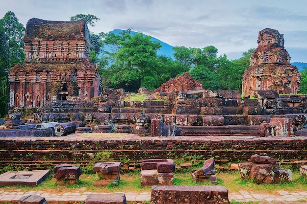 ベトナム、マイソンの古いヒンドゥー寺院の遺跡