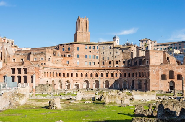 ローマ イタリアのトラヤヌスのフォーラムと市場の遺跡