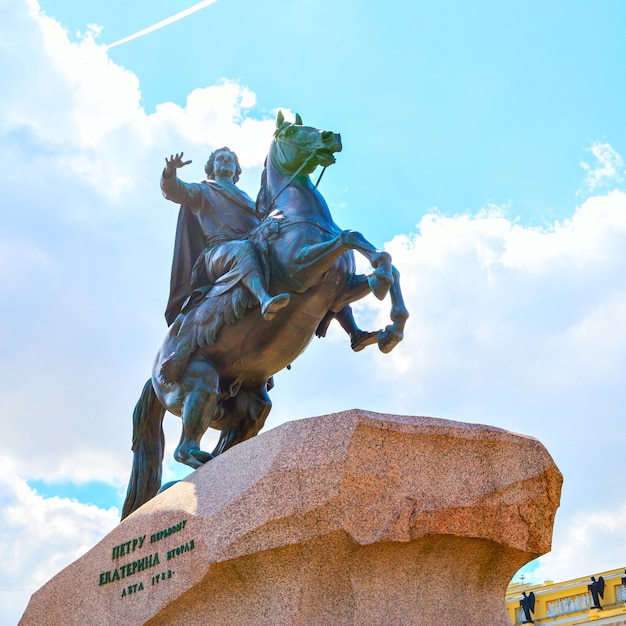 Ruiterstandbeeld van Peter de Grote in Sint-Petersburg, Rusland. Werd opgericht in 1782, kunstenaar Etienne Maurice Falconet