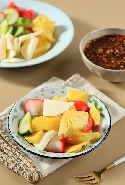 Rujak Buah Coel of Rujak Lotis Indonesisch traditioneel eten