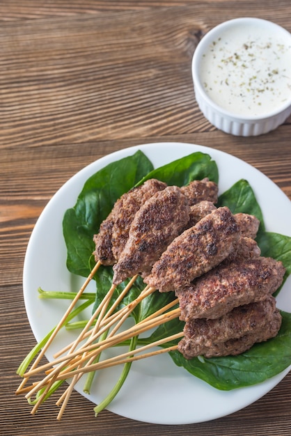 Rundercabobs met tzatziki saus