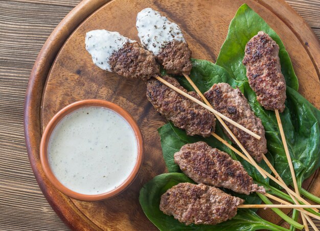 Rundercabobs met tzatziki saus