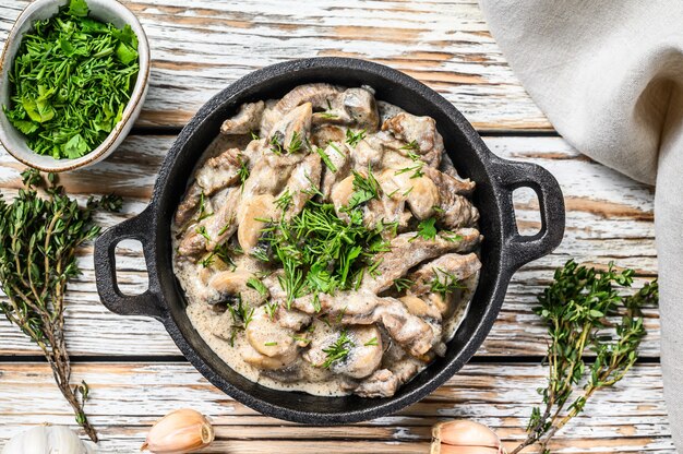 Rundvlees Stroganoff met champignons en verse peterselie