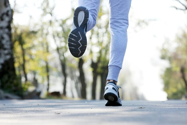 사진 야외 도로 에 있는 달리기자 의 발