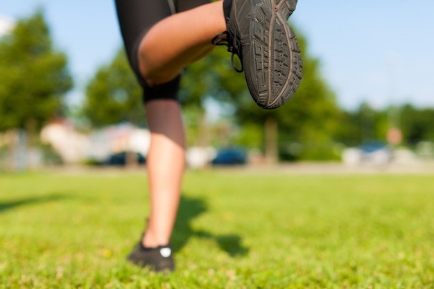 Runner running, close-up on her feet