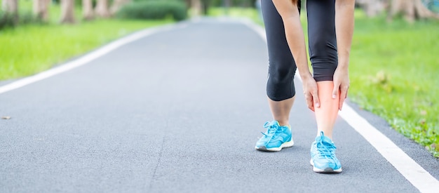 runner woman having leg ache due to Shin Splints