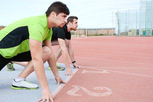 runners at the start of the track