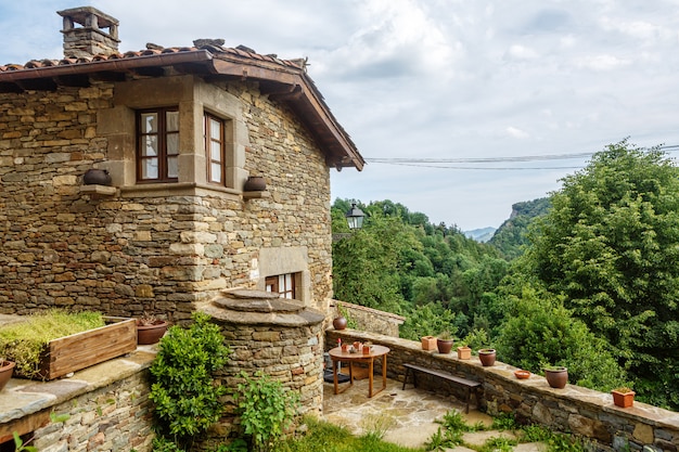 Photo rupit village in catalonia, spain