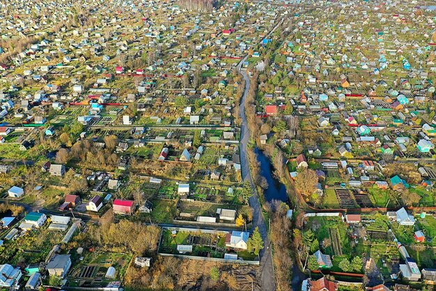 rusland kleine huizen en tuinen tuinieren drone uitzicht datsja