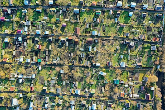rusland kleine huizen en tuinen tuinieren drone uitzicht datsja