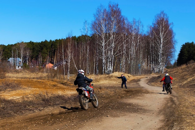 Rusland Moskou 14 april 2018 Tiener op een motorfiets redactie