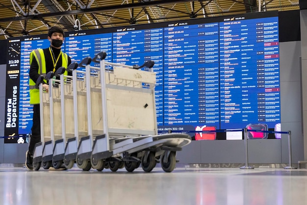 Rusland Sint-Petersburg Sheremetyevo Airport Weergave van vertrek en aankomst van vliegtuigen