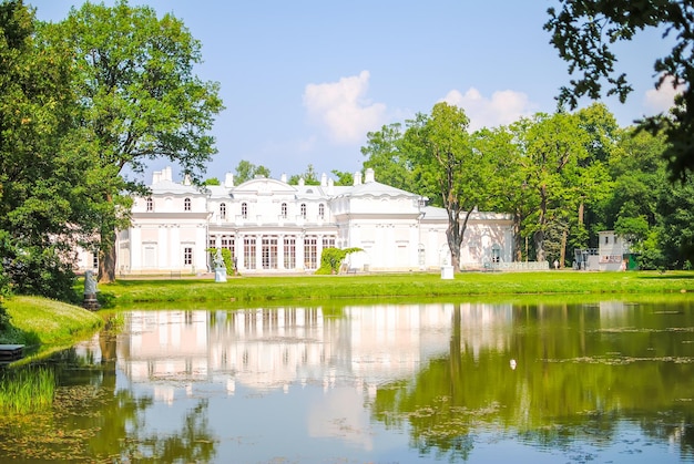 RUSLAND, ST. PETERSBURG - JUNI 23/13: In de Tsarskoe Selo werd het park geopend na de restauratie.