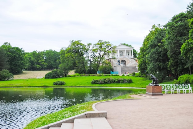 러시아 상트 페테르부르크 복원 후 Tsarskoe Selo 공원이 열렸습니다.