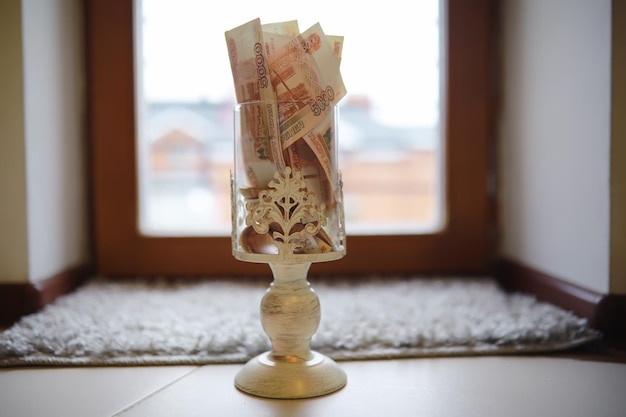 5000 루블의 러시아 지폐 가치 금융 투자 저축 및 현금의 개념 돈 배경 통화 교환 경제 위기 루블 달러 현금