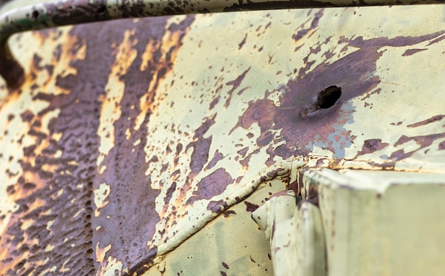 Foto veicolo da combattimento russo con fori nell'armatura veicoli corazzati militari distrutti esplosi