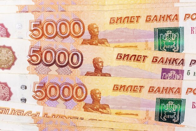 Фото Российские деньги номиналом пять тысяч рублей.
