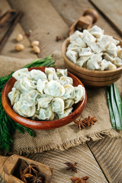 러시아 국가 요리 삶은 만두 pelmeni