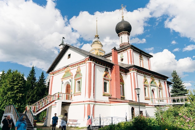 러시아의 역사적인 도시인 콜롬나에 있는 러시아 정교회 성당 (모스크바 지역, 2022년 5월)