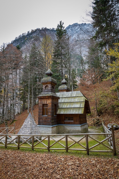 Russische kapel, houten gebouw in Sloveense Alpen