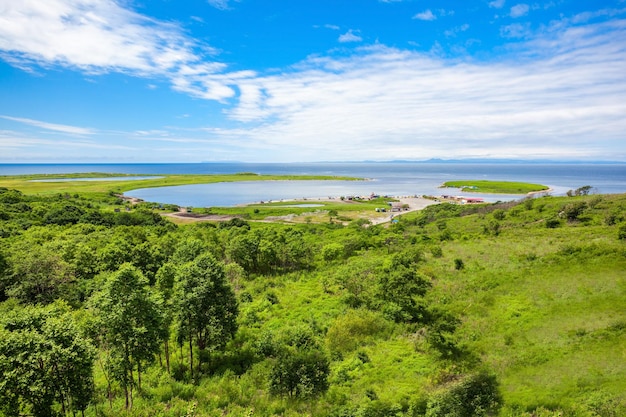 Russky eiland luchtfoto panoramisch uitzicht. Russky Island is een eiland voor Vladivostok in Primorsky Krai, Rusland in de Peter de Grote Golf, Zee van Japan.