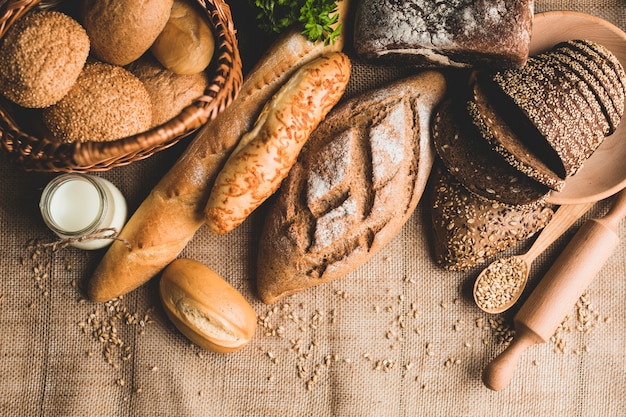 Photo rustic arrangement of healthy bread loaves