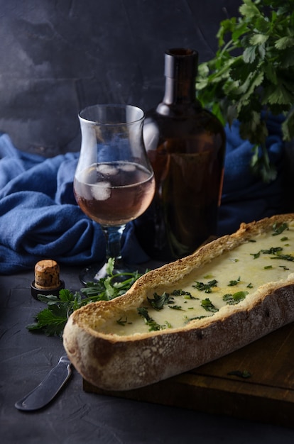 Pane rustico con salsa bianca al fondente