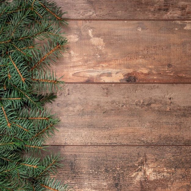 モミの枝と素朴なクリスマスの背景。モミの木と装飾が施されたクリスマスの背景。