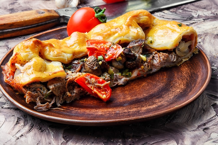 Фотография рустикальный мясной пирог