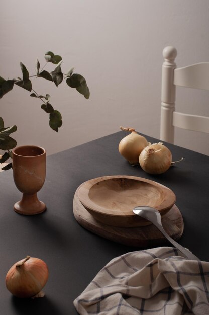 Photo rustic mediterranean dinner table with chiaroscuro light and copy space