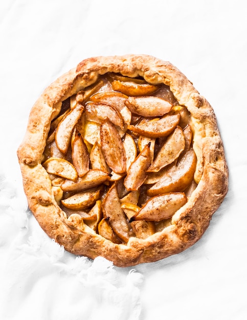 Photo rustic pear pie on a light background top view