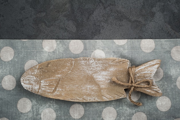 Photo rustic table setting with empty wooden plate