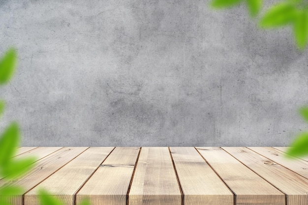 Photo rustic wooden tabletop with concrete wall in the background for product photography and mockups