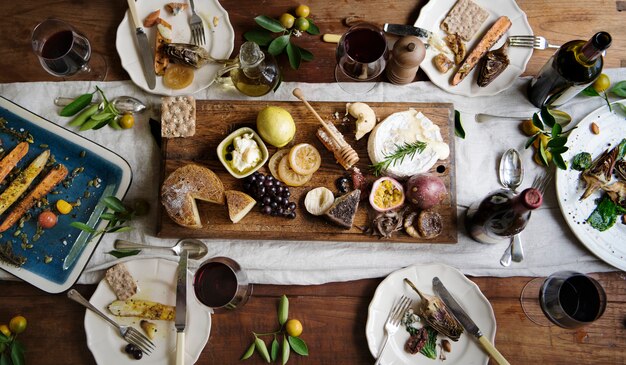 Rustiek diner met kaasplateau