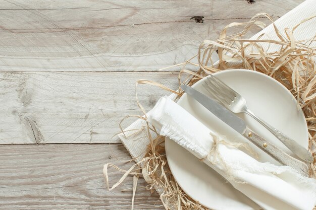 Foto rustieke tabel op een oude houten tafel